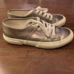 Silver metallic superga tennies sz 37.5